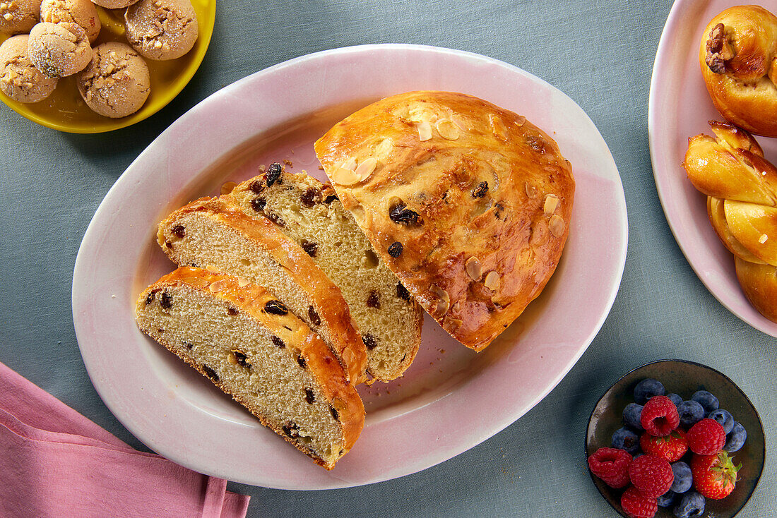 Sweet Easter bread with sultanas