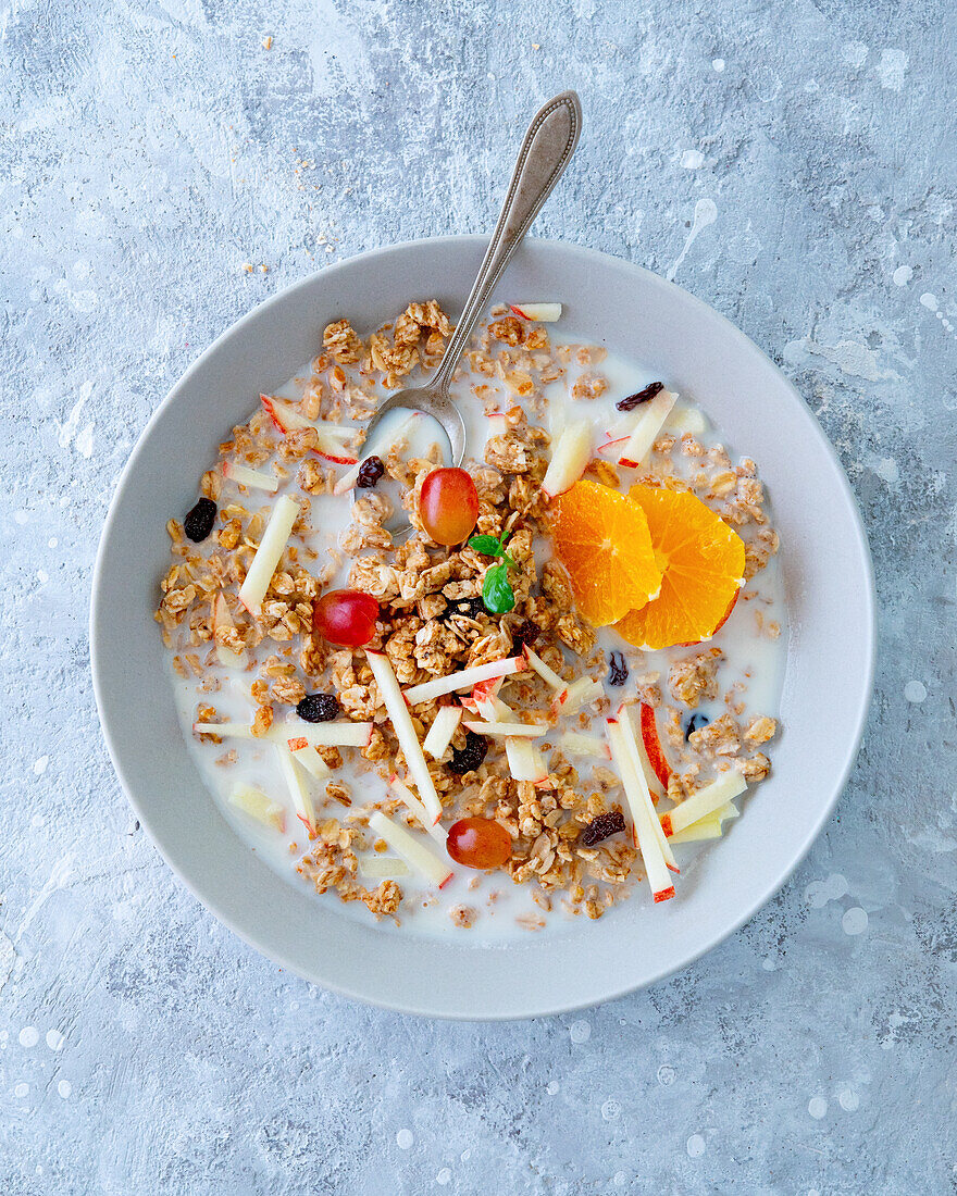 Müsli mit Crunch und Früchten