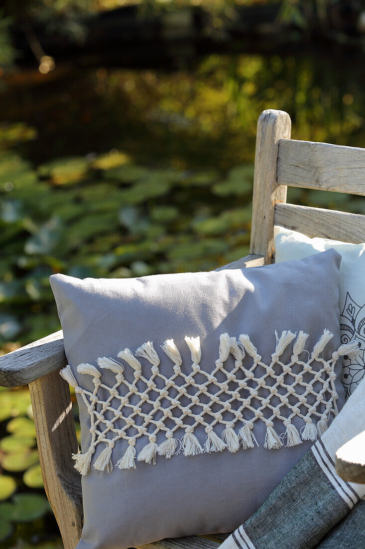 Cushion decorated with DIY tassels