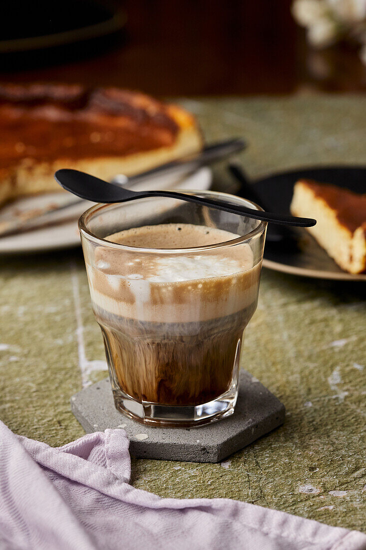 Espressokaffee mit Milchschaum