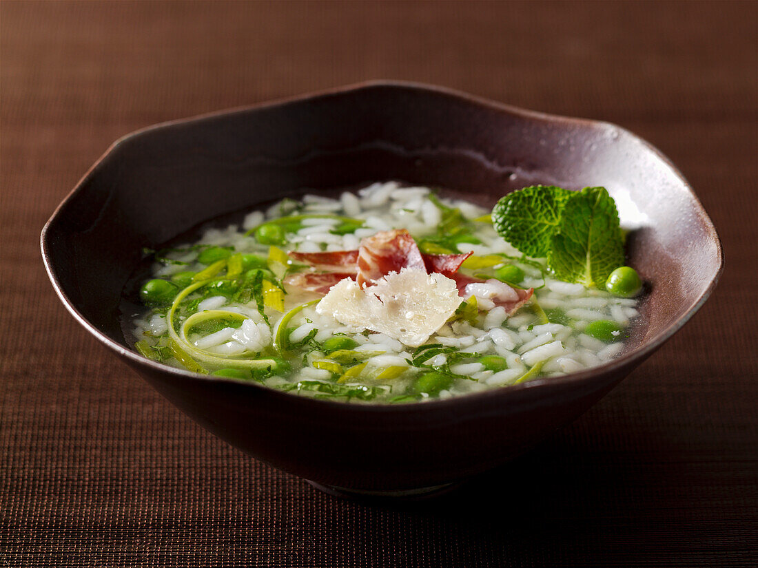 Rice soup with peas
