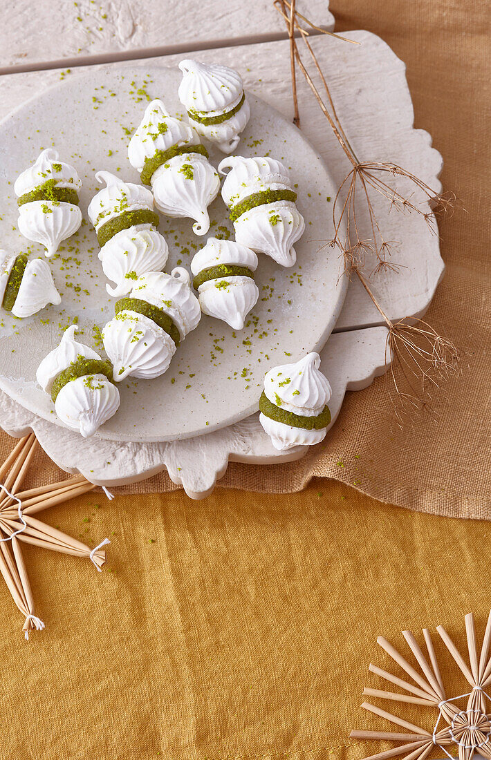 Pistachio and meringue biscuits