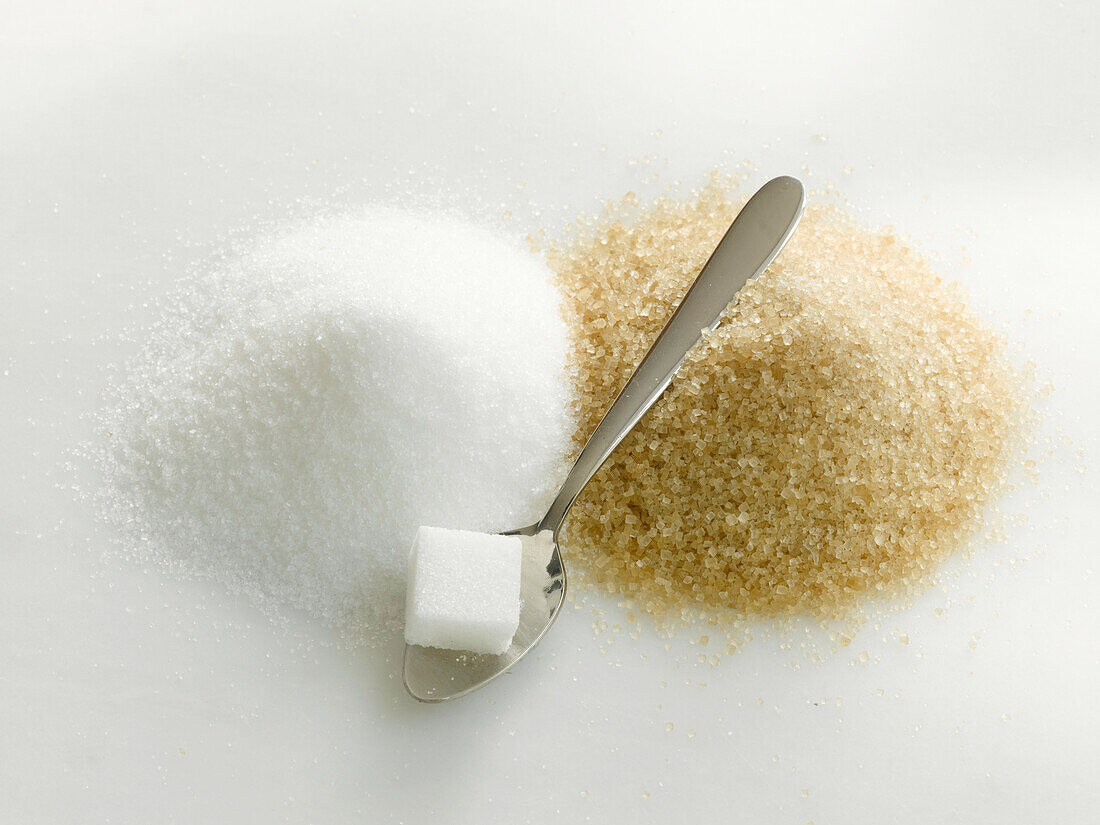Weißer und brauner Zucker, Zuckerwürfel