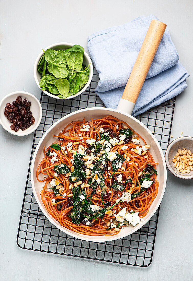 Red lentil spaghetti with spinach and feta cheese