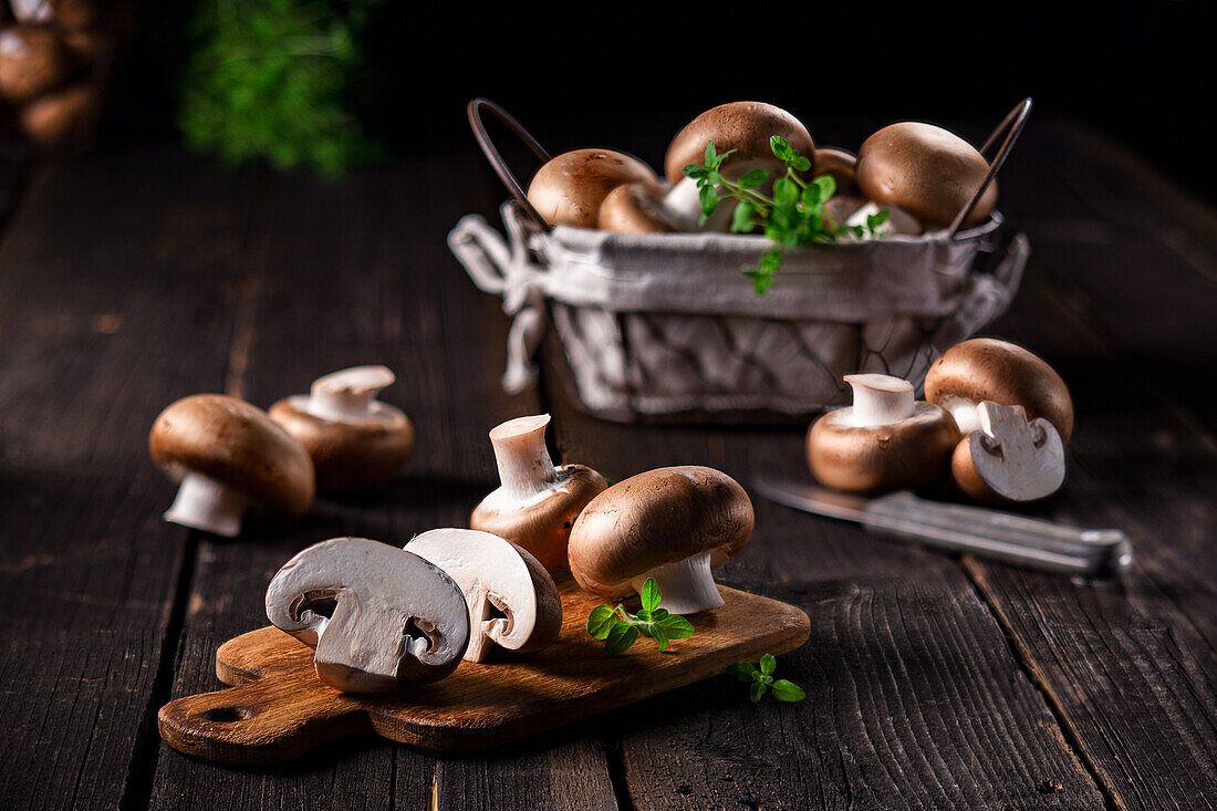 Brown mushrooms, whole and halved with oregano