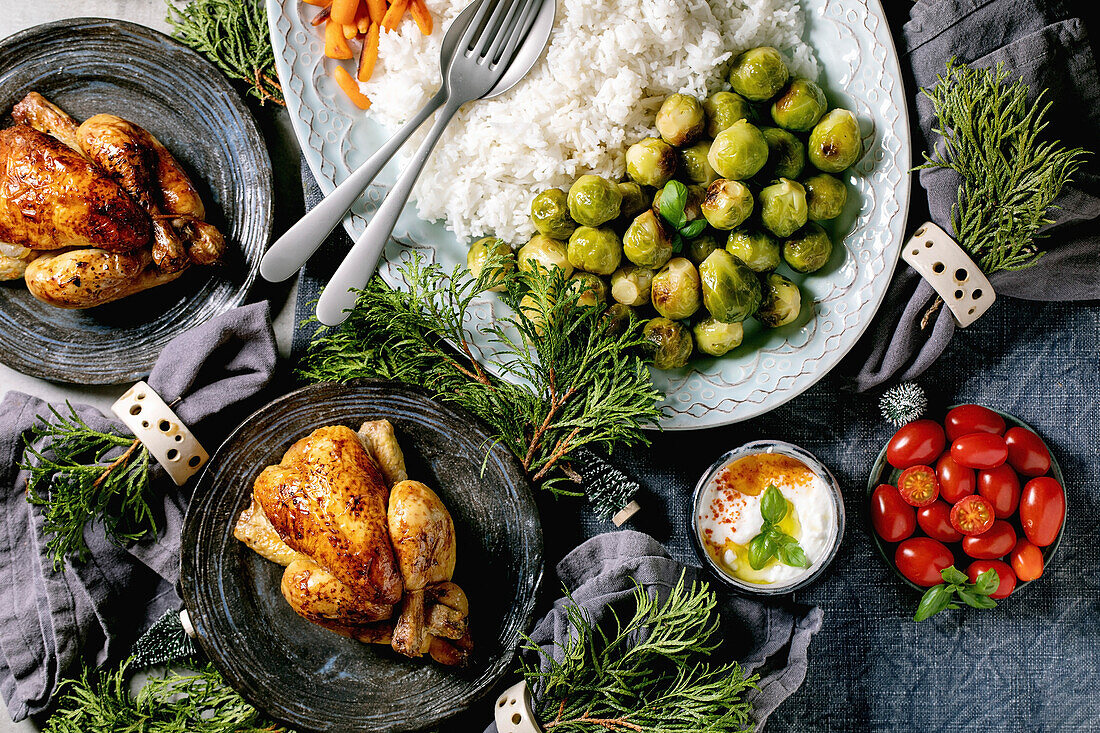 Gegrilltes Mini-Huhn mit Reis und Rosenkohl