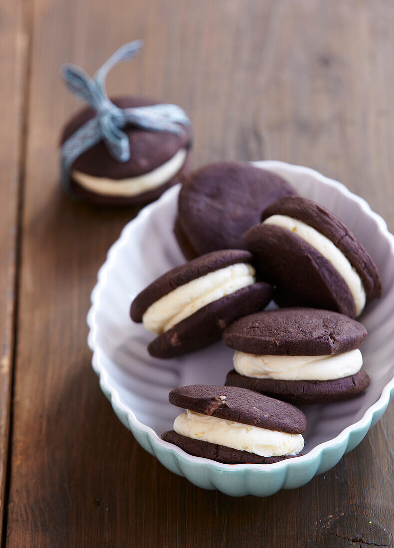 Cocoa cookies with butter cream