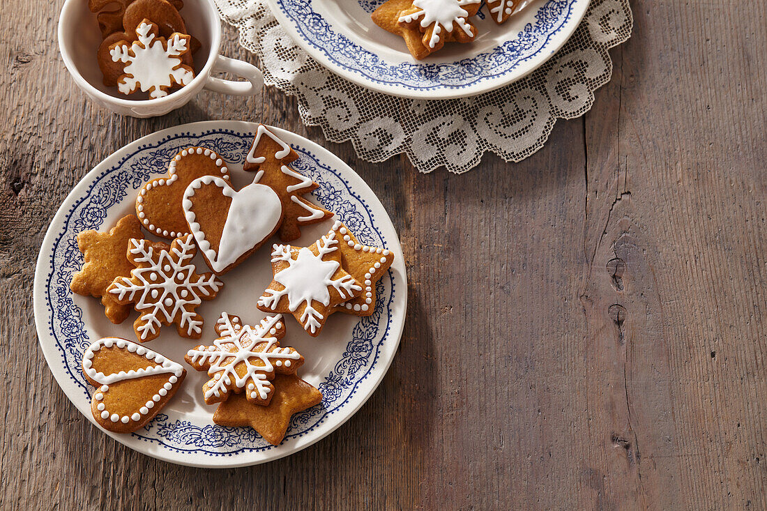 Kürbis-Honig-Lebkuchengebäck mit Zuckerverzierung