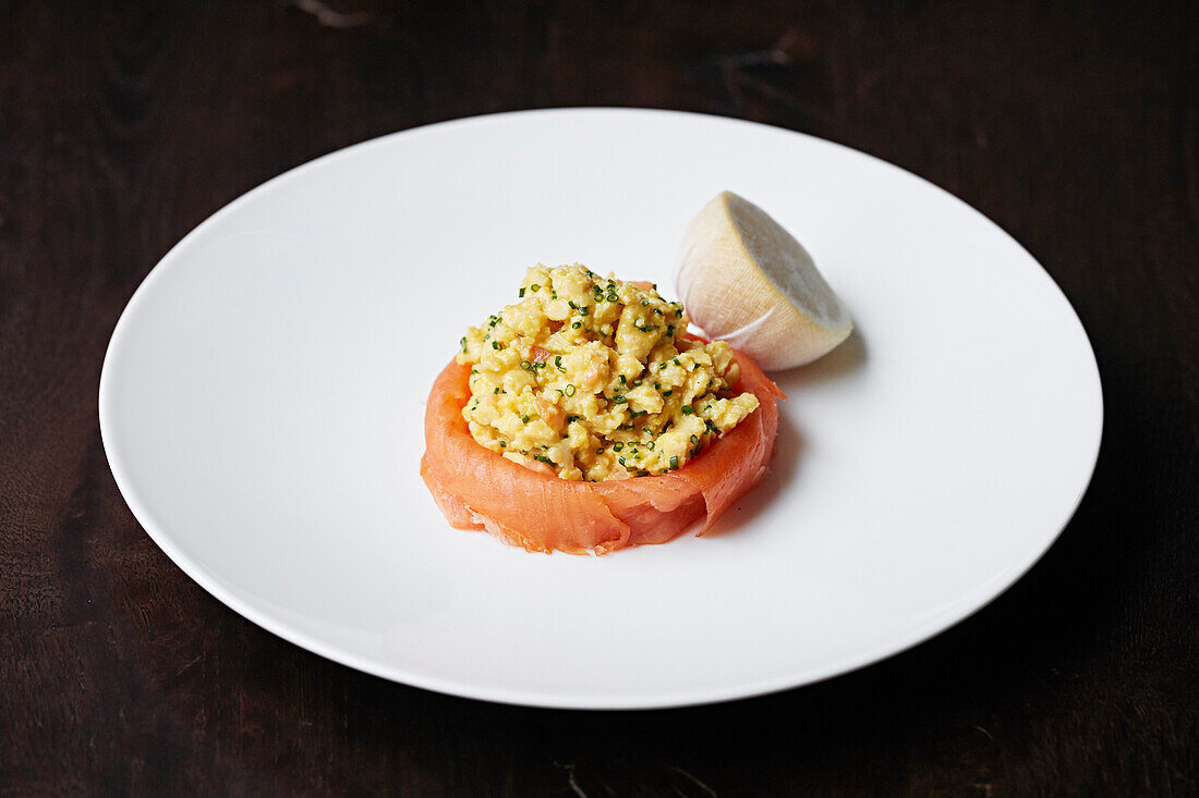 Scrambled eggs with chives with smoked salmon