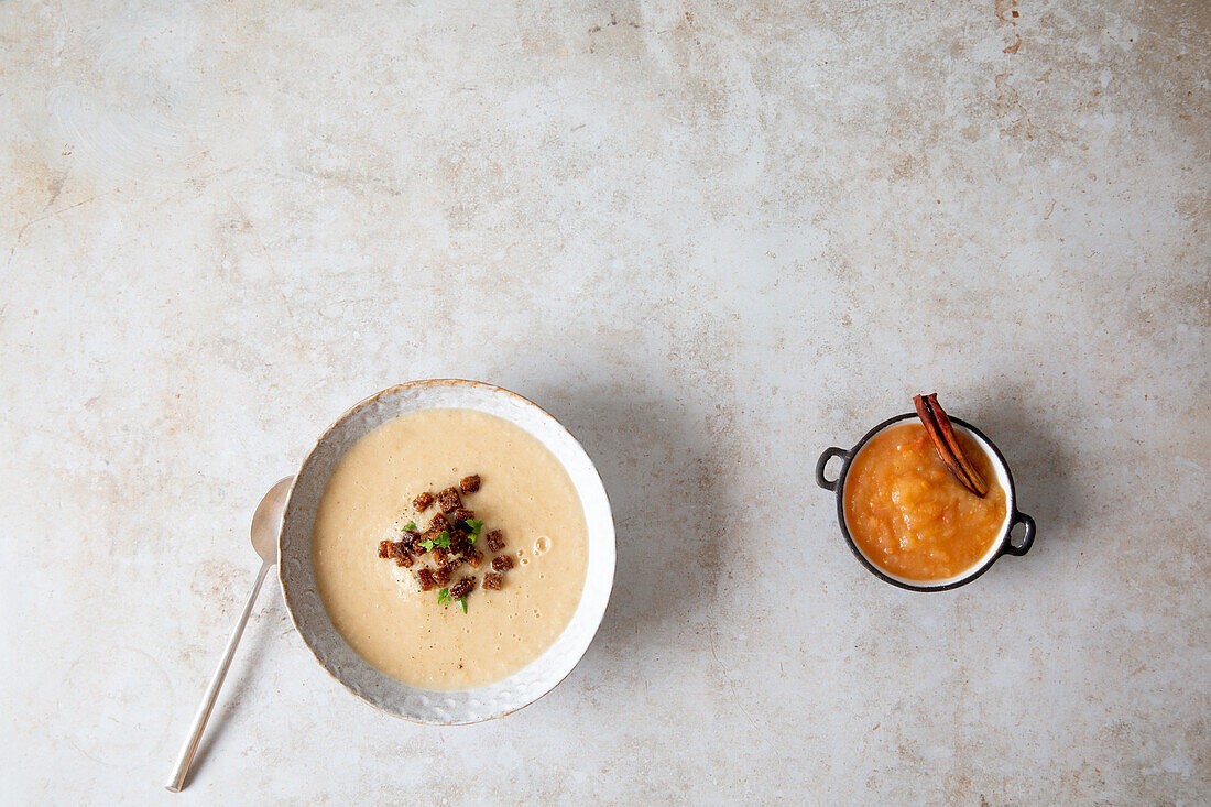 Herzhafte Apfelsuppe mit Kürbis und Pilzen, Apfelkompott aus dem Ofen