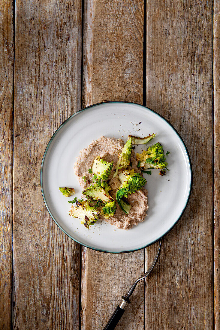 Walnuss-Pastinakenpüree mit gebratenem Romanesco