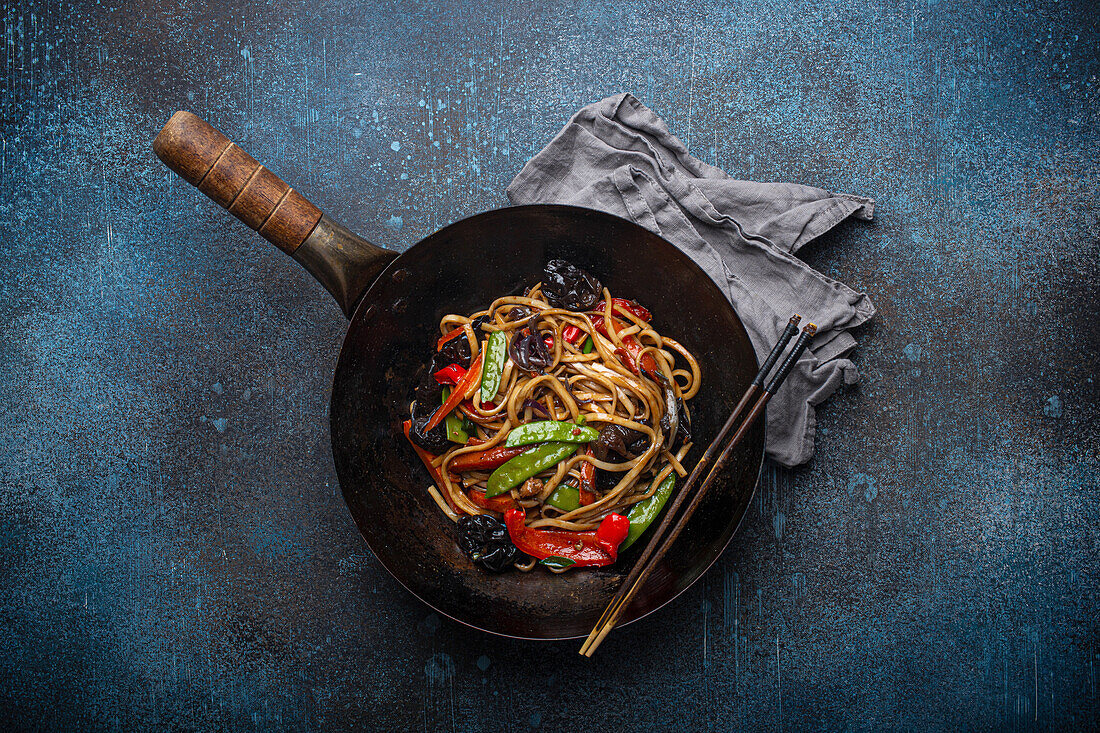 Stir fry udon noodles with vegetables and mushrooms