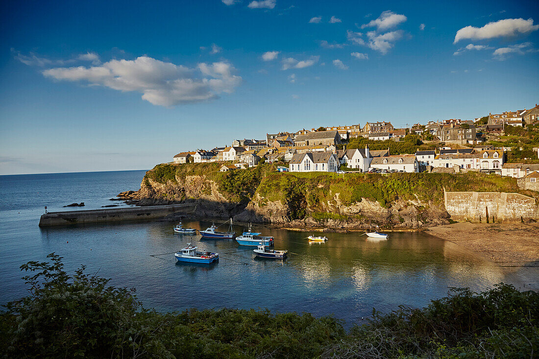 Blick auf den Hafen von Port Issac in Cornwall