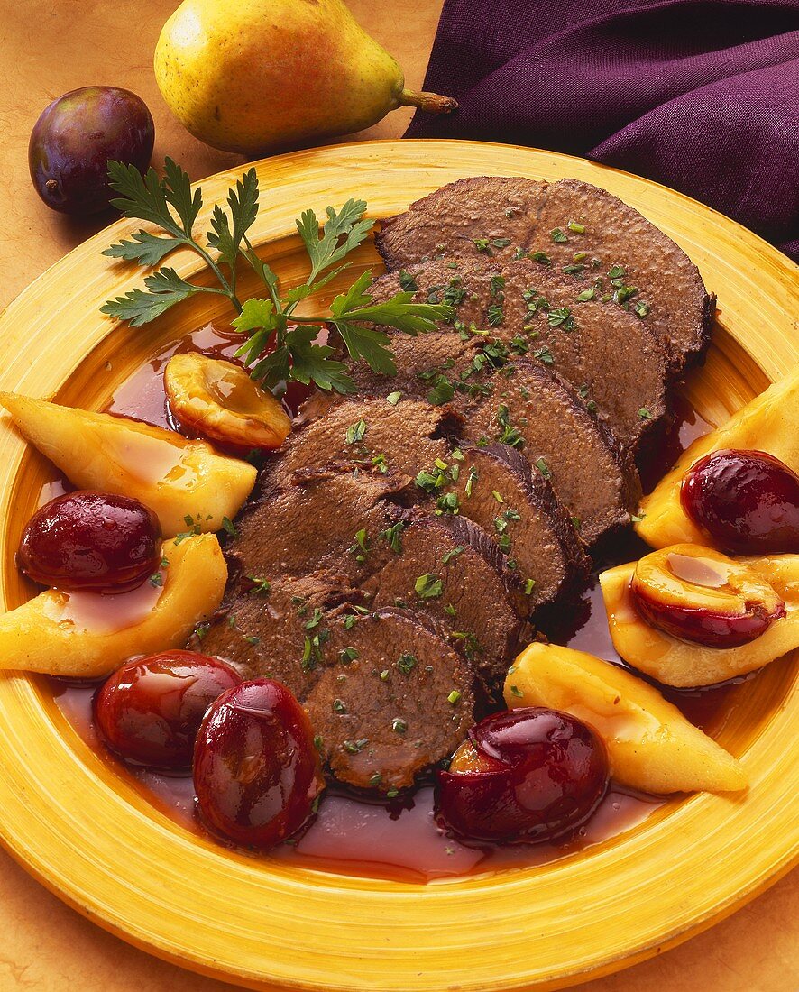 Roast beef with parsley and fruity sauce