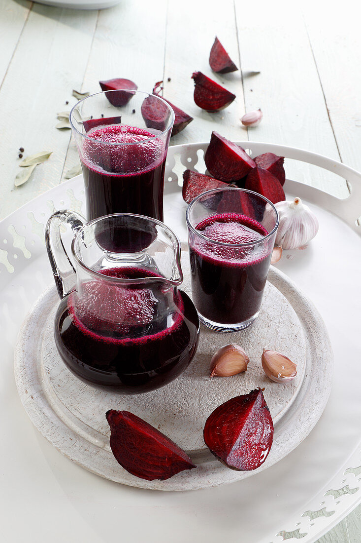 Saft aus eingelegter Roter Bete mit Knoblauch