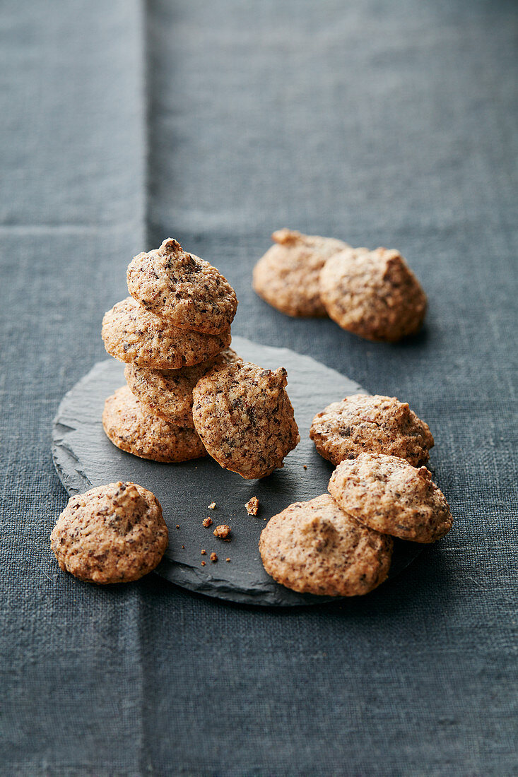Wespennester (almond and chocolate biscuits made with egg whites)