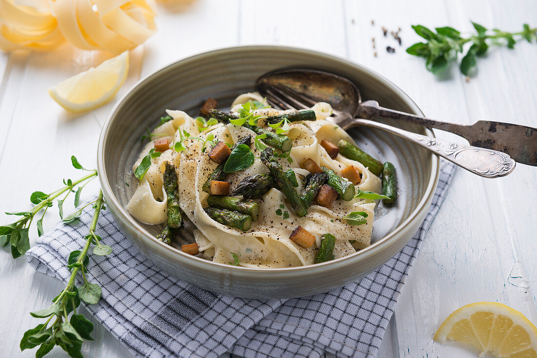 Tagliatelle in a cashew nut cream with grilled green asparagus and smoked tofu