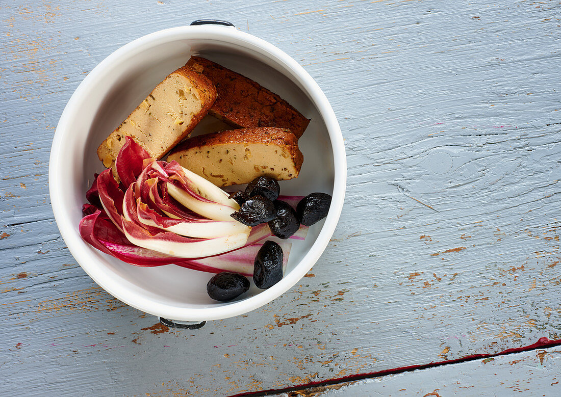 Smoked tofu, radicchio and black olives