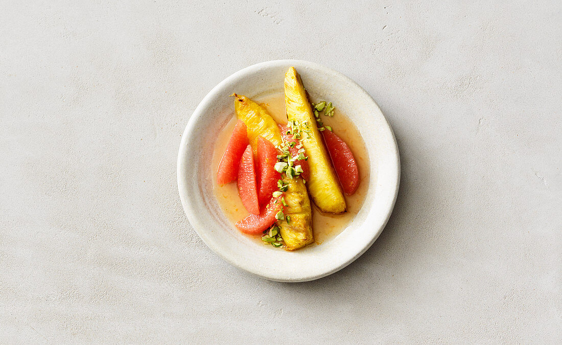 Oven-roasted pineapple with grapefruit