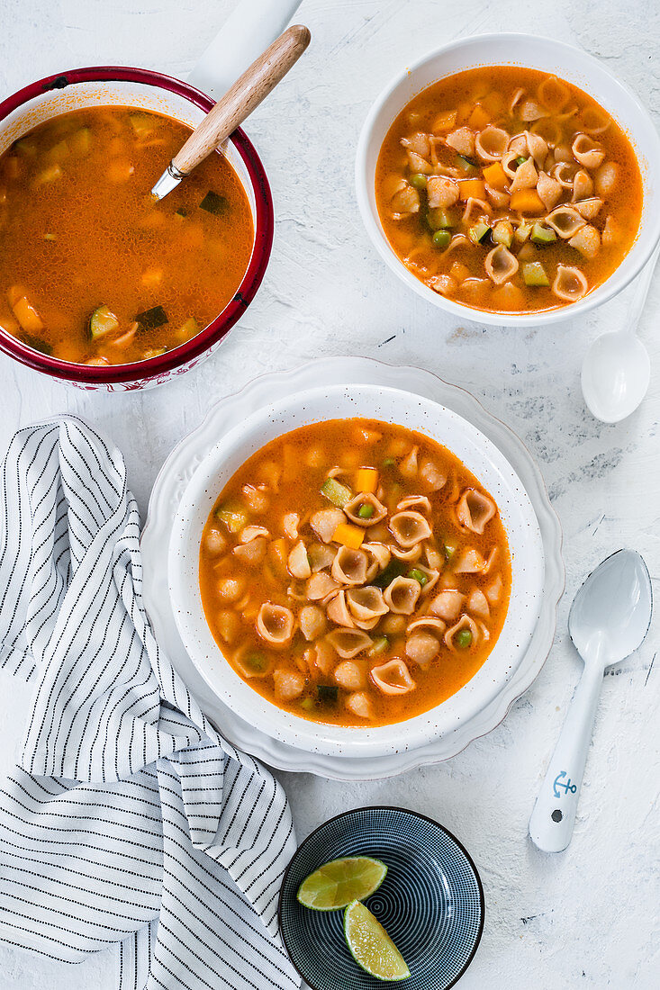 Sopa de conchas (mexikanische Muschelnudelsuppe)