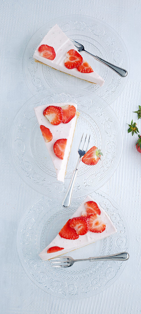 Strawberry cream cake