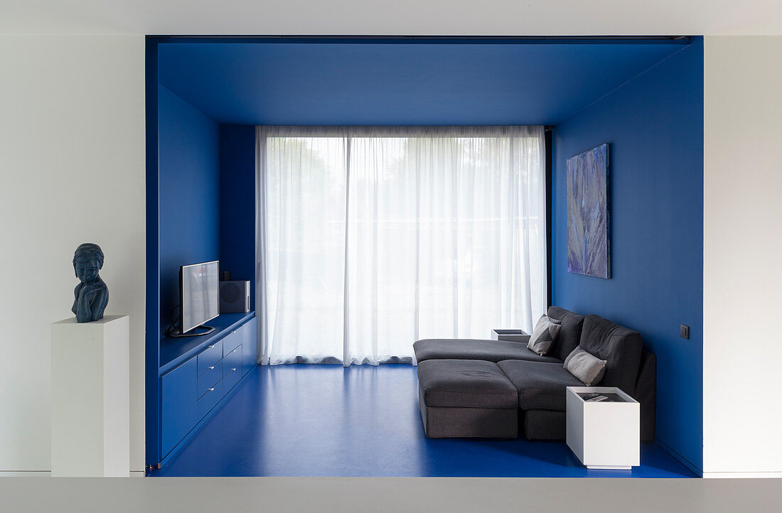 Chaise easy chairs in small living area in blue alcove