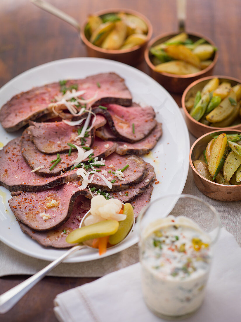 Roast beef with gherkins and horseradish