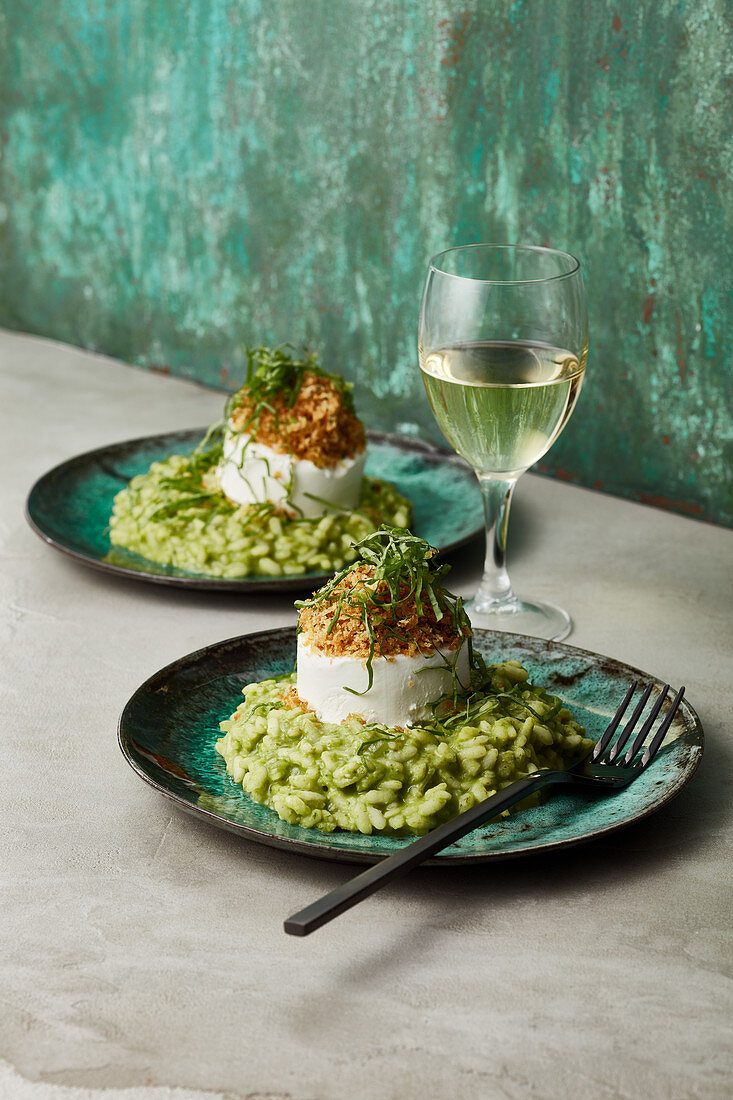 Kräuterrisotto mit überbackenem Ziegenkäse