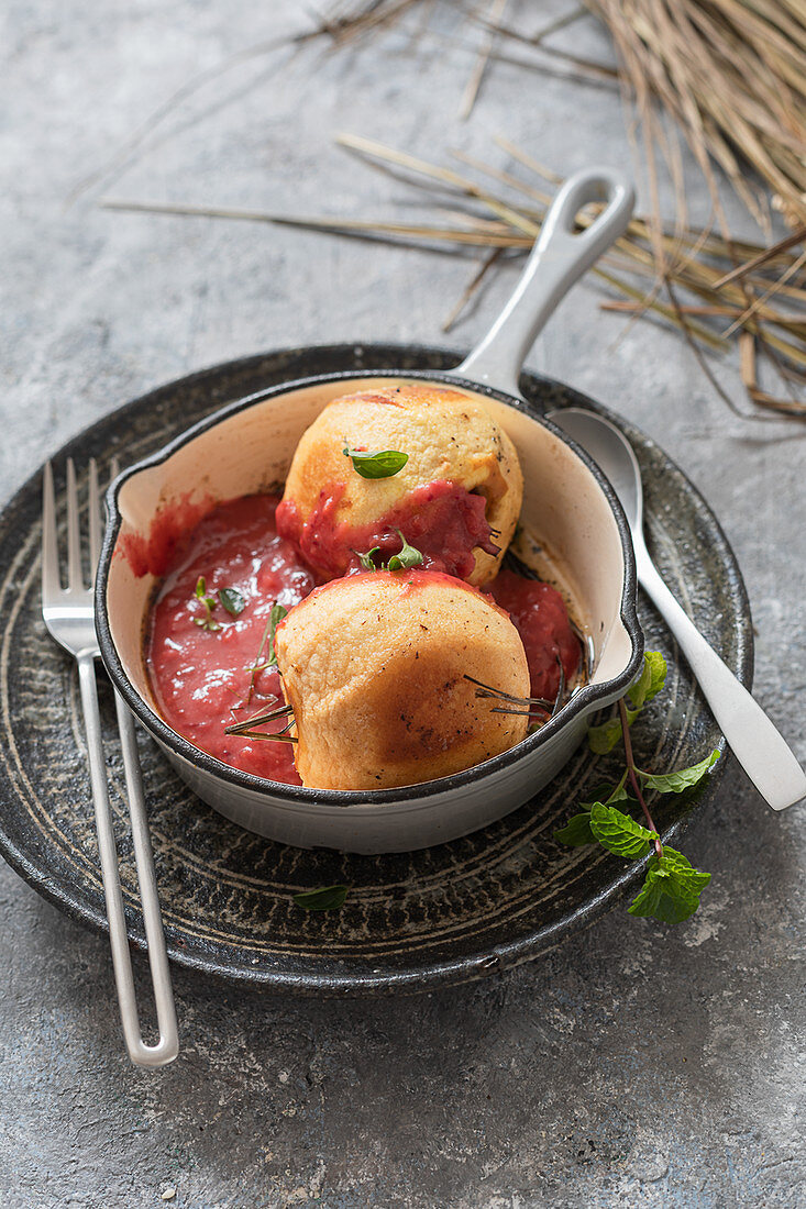 Karamellisierte Äpfel mit Cranberry-Apfel-Sauce