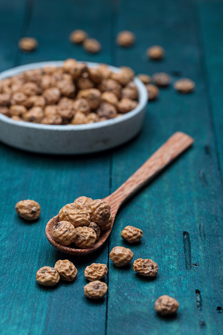 Tigernuts in a bowl and on a wooden spoon