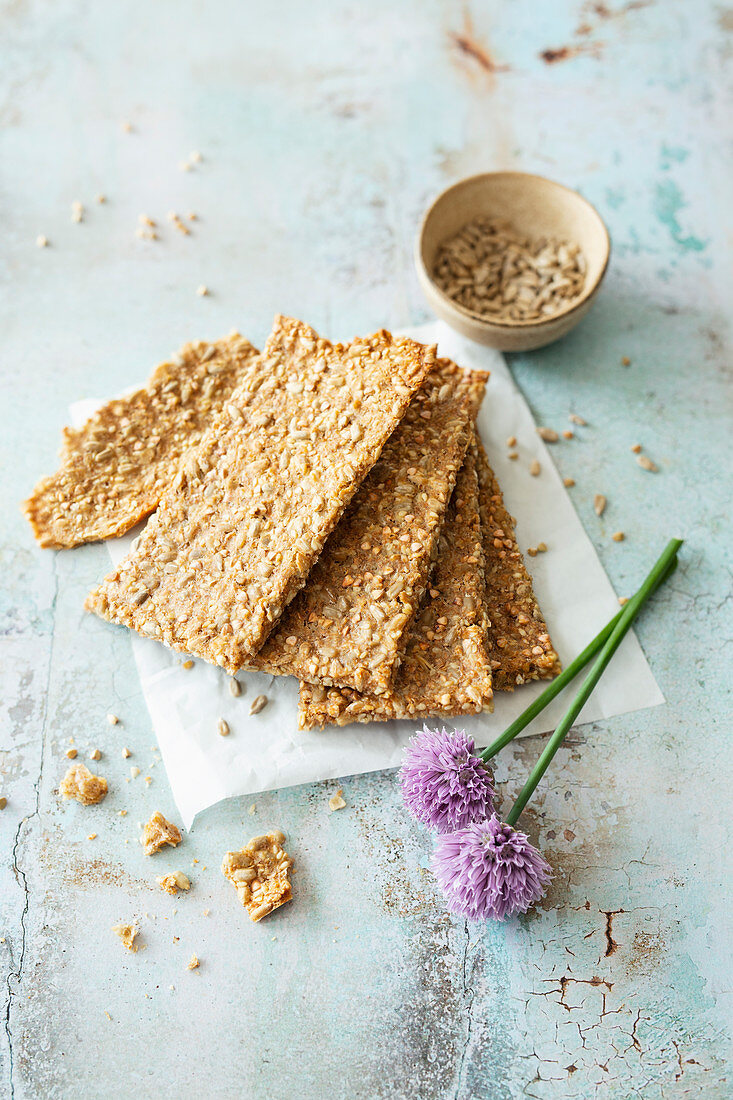 Vegan crispbread with spelt, buckwheat seeds, sunflower seeds and sesame seeds