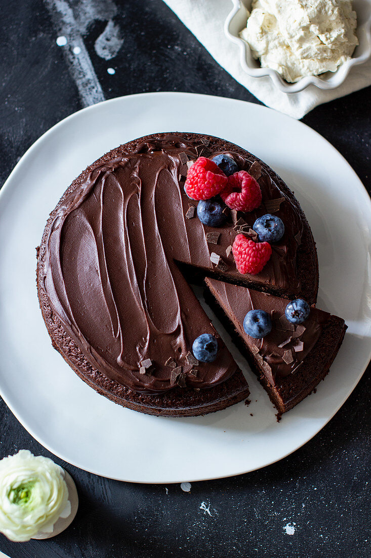 Chocolate cake with ganache and fresh berries