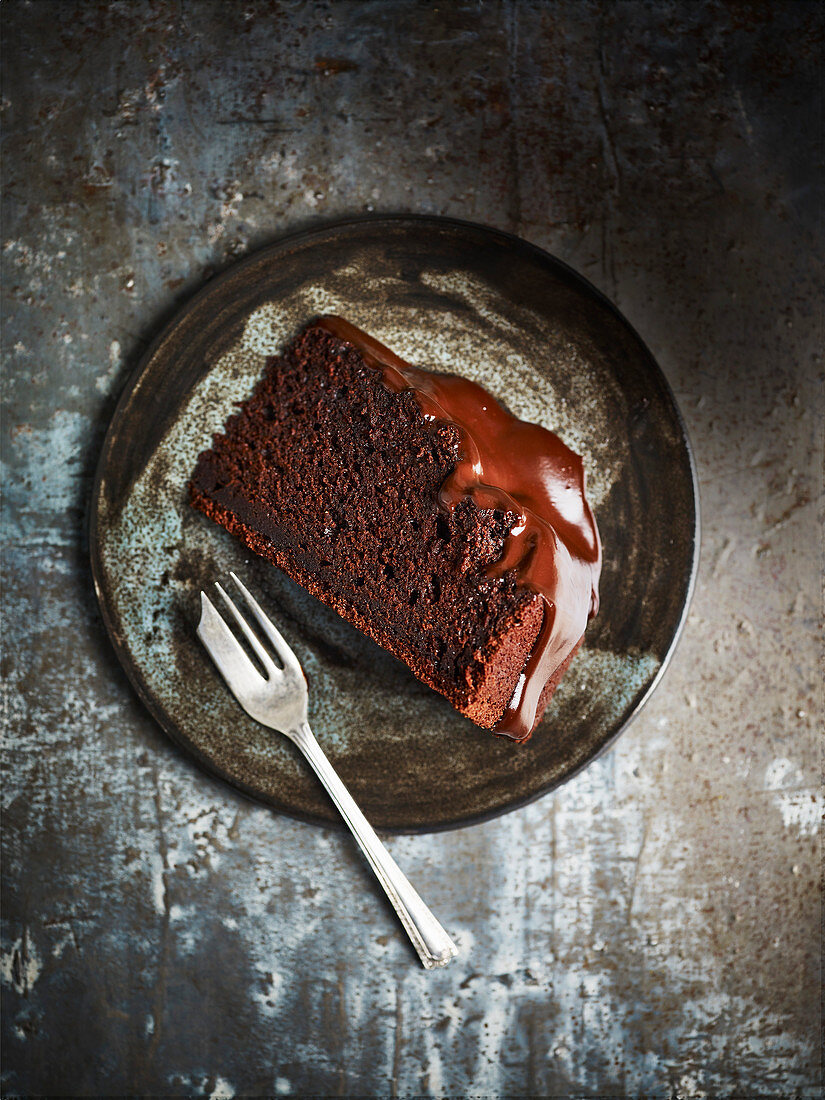 Stück Schokoladen-Chai-Kefirkuchen