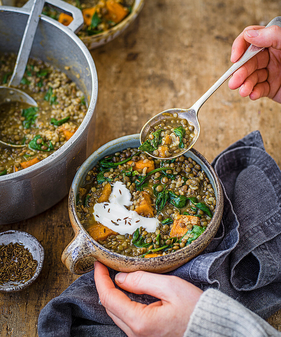 Würzige Kürbis-Linsen-Suppe