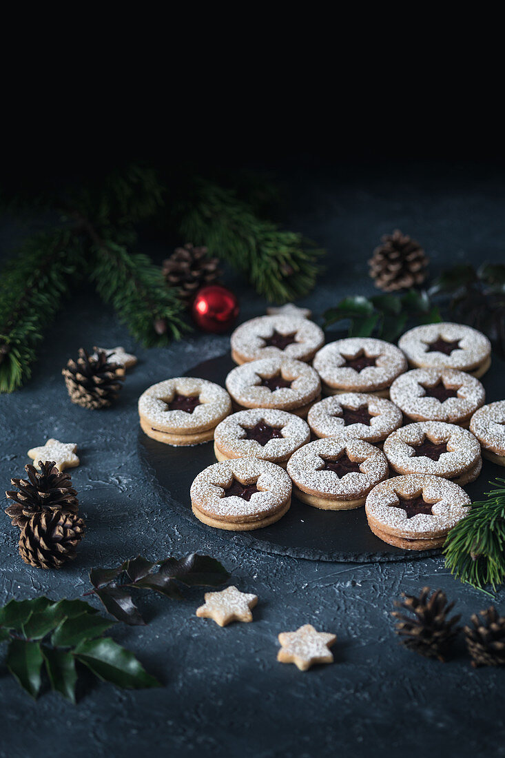 Weihnachtliche Linzer Plätzchen