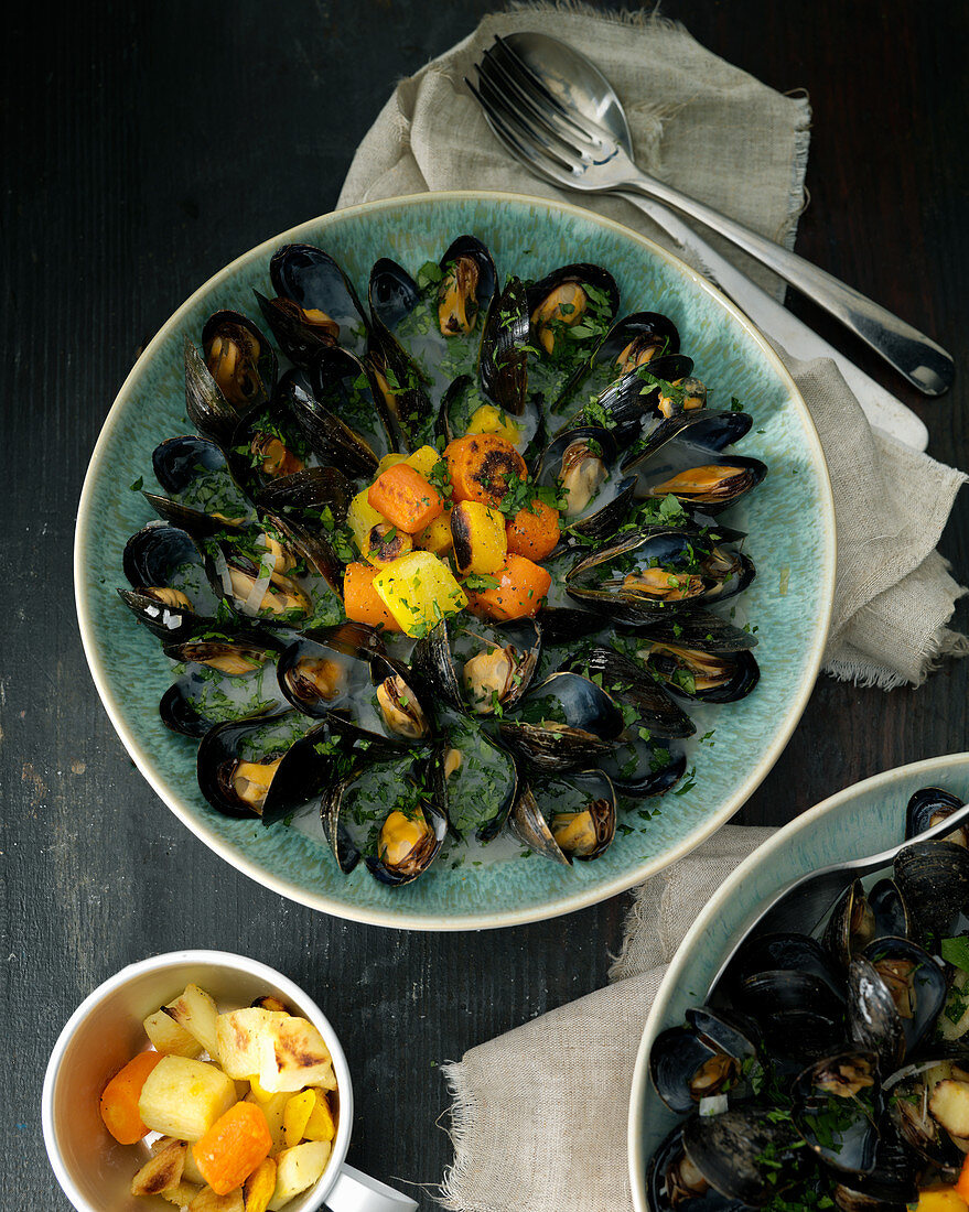 Moules in vegetable wine sauce