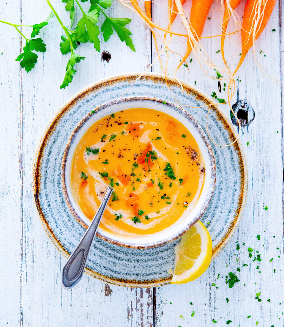Carrot soup with parsley