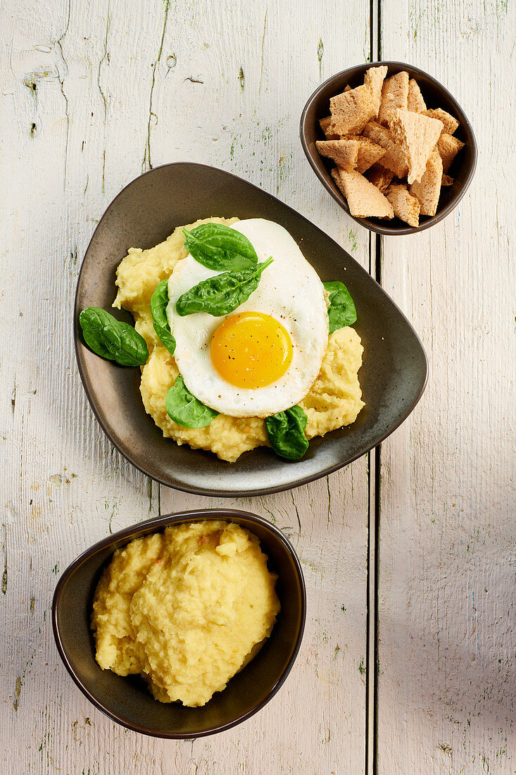 Parsnip purée with fried egg and basil