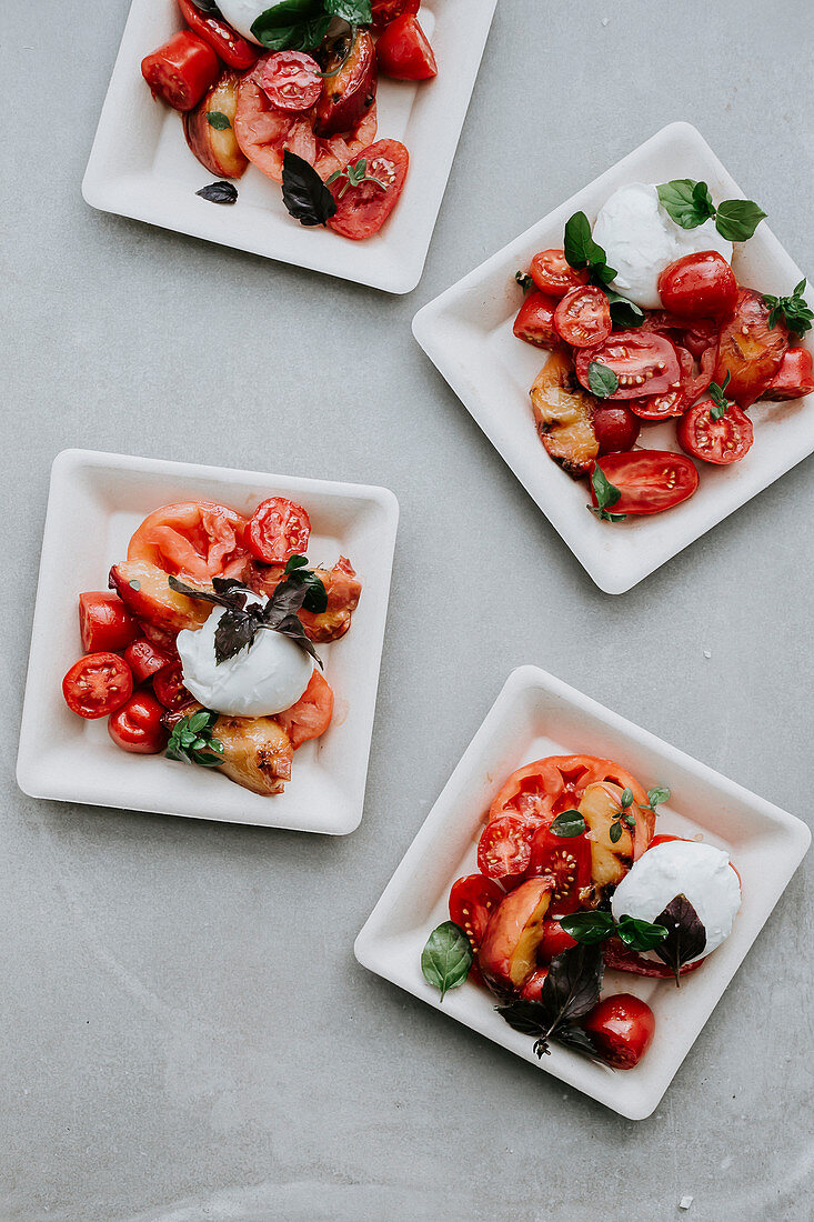 Grilled peaches with tomatoes and burrata