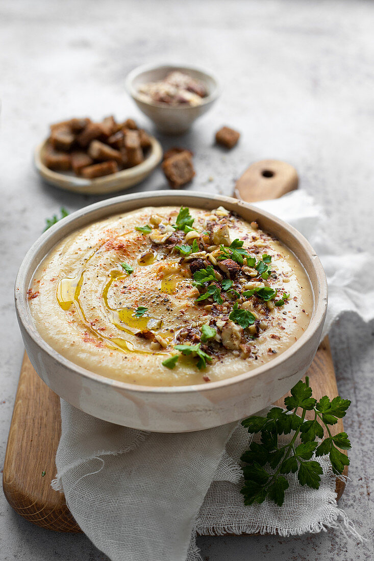 Parsley root cream soup