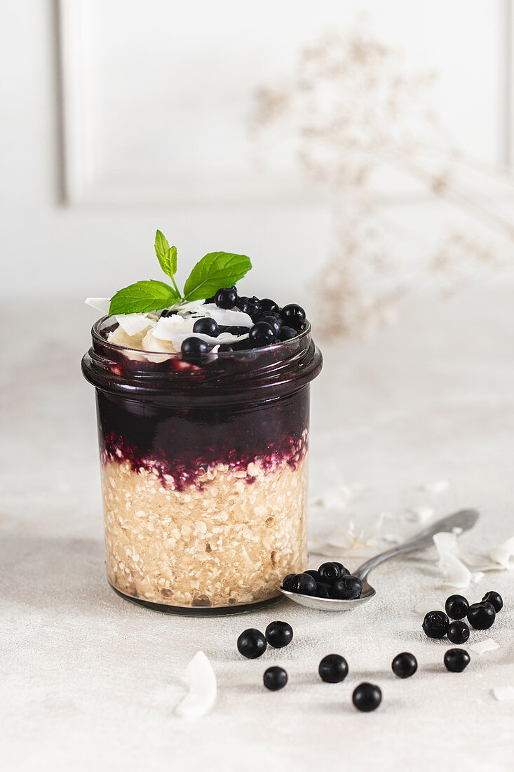 Oatmeal with blueberry mousse