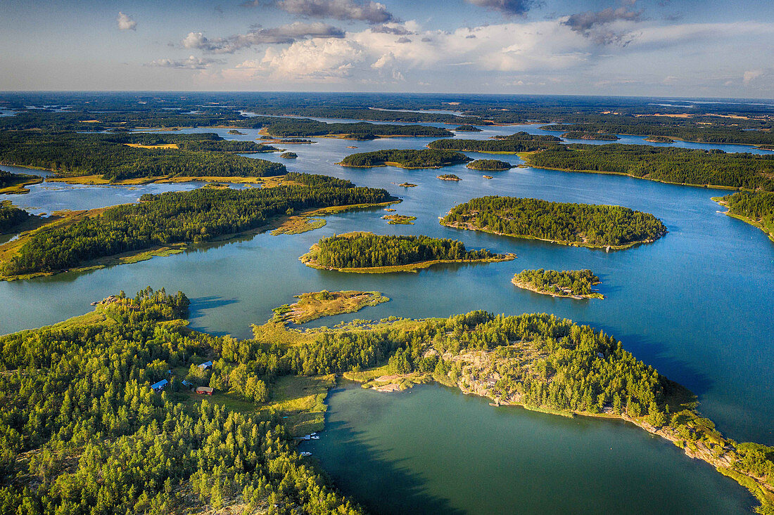 Bewaldete Inseln im Schärenmeer, Kvarken Archipelago, Finnland