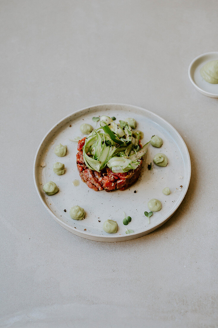 Beef tartare with avocado and green asparagus