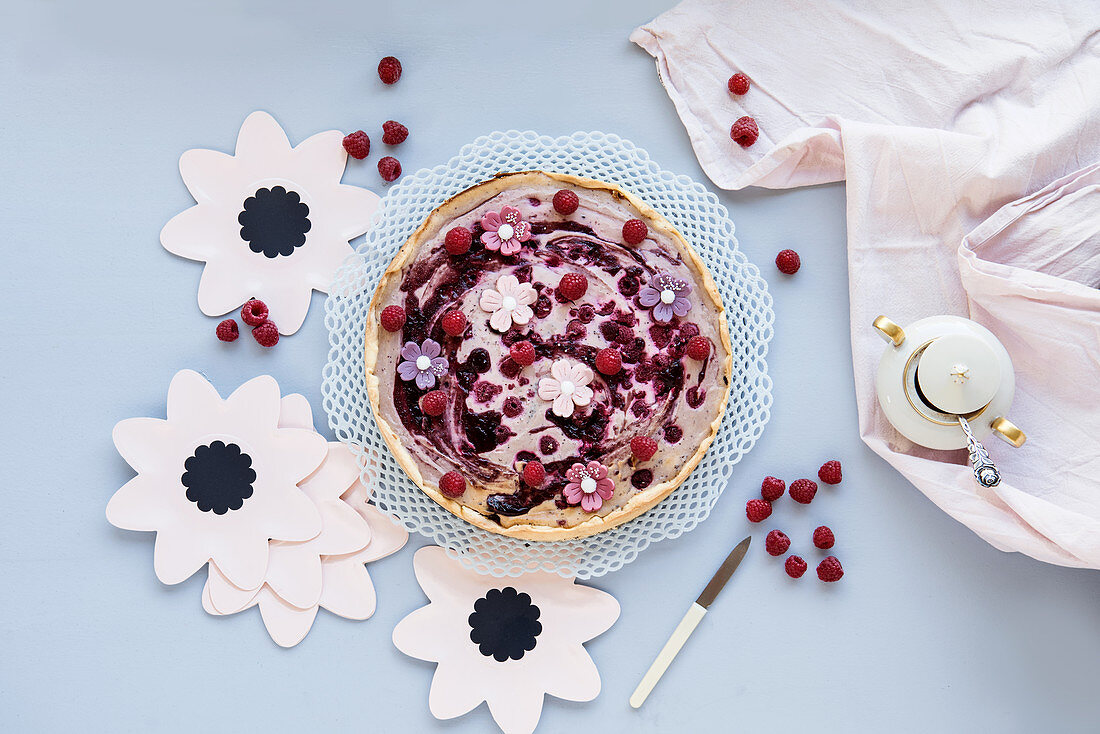 Veganer Mohn-Käsekuchen mit Beeren