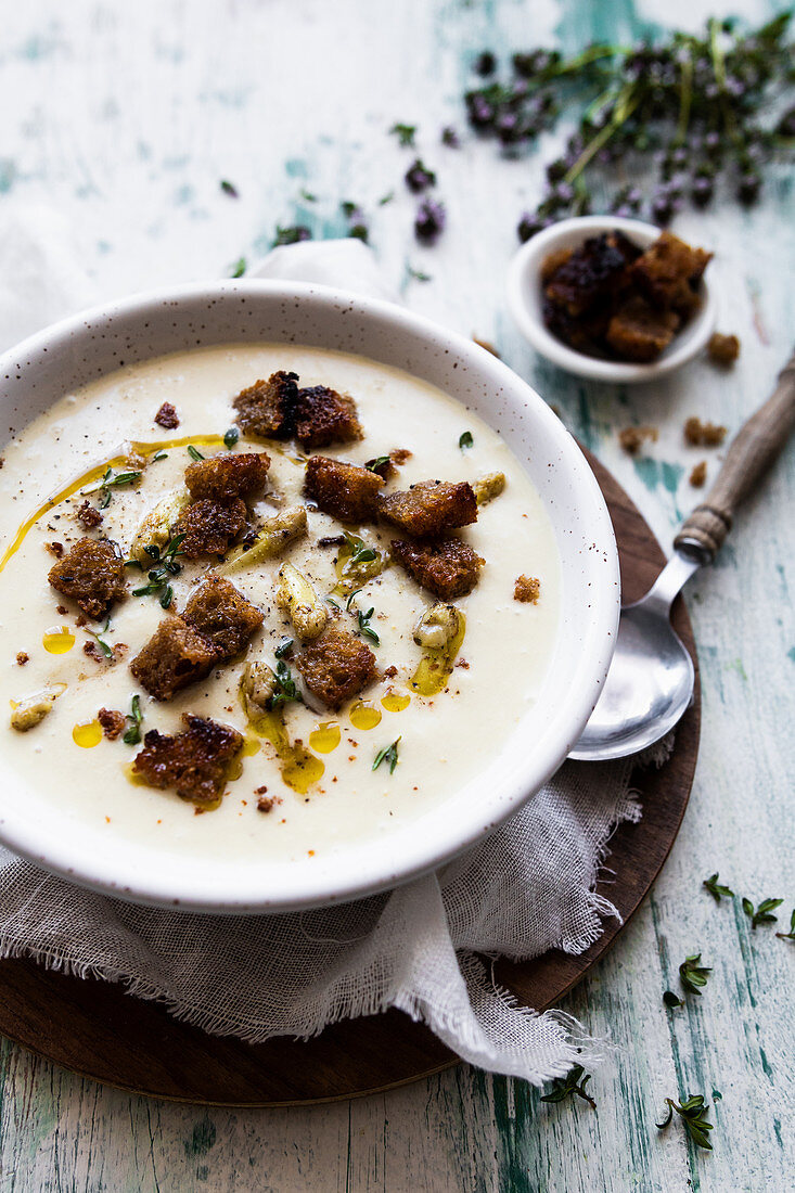 White asparagus cream soup with croutons