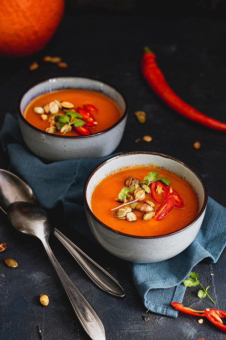 Kürbissuppe mit Chilischoten