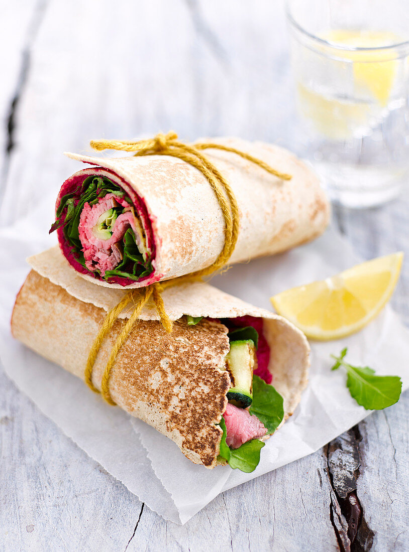 Wraps mit Rote Bete, Hummus und Rindfleisch