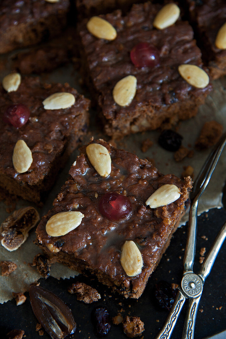 Gingerbread with almonds and glacé cherries