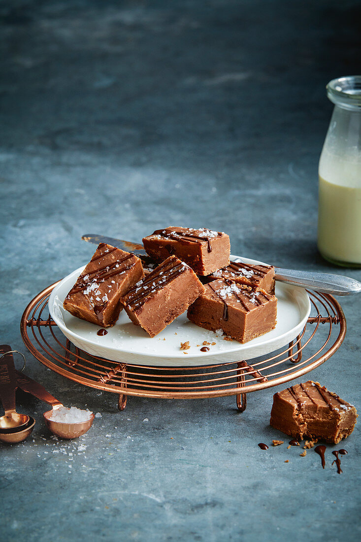 Schokoladen-Fudge mit Meersalz