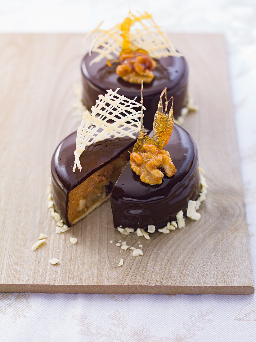Chocolate and walnut cake with caramel shards